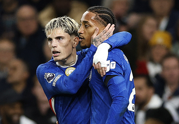 ONLINE: Chelsea vyhrála šlágr, chystá se Liverpool. Arsenal slaví, Krejčí opět padl