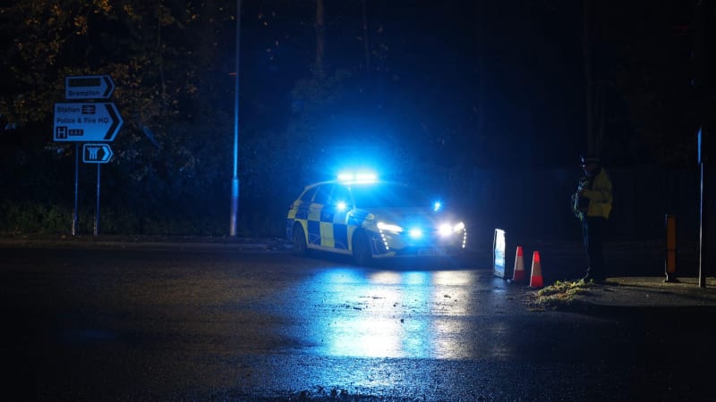 Krvavý útok v Británii: Deset lidí bylo pobodáno ve vlaku, policie zatkla dva podezřelé