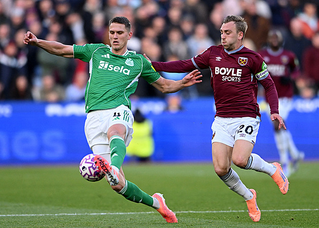 ONLINE: West Ham otáčí s Newcastlem, Souček už je na hřišti. Poté v akci City