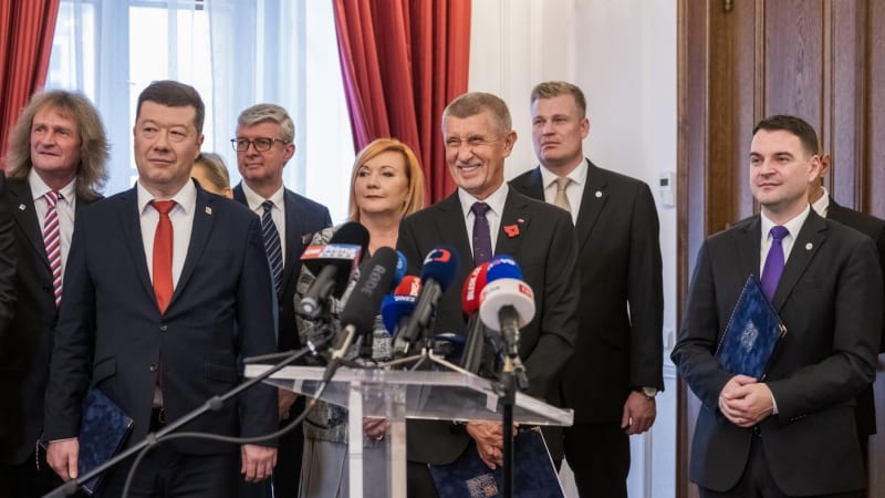 PŘEHLEDNĚ: Jak by mohla vypadat Babišova vláda? Podívejte se na seznam možných ministrů