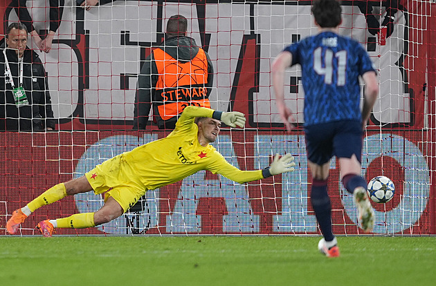 ONLINE: Slavia - Arsenal 0:1 po půli, gól dává Saka z penalty, domácí dobře brání