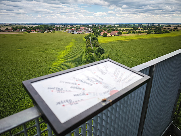 Na nejníže položené rozhledně v Česku je BTS. Zázemí operátoři šikovně skryli