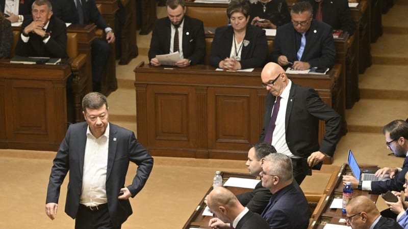 ON-LINE: Vrchol několikahodinového jednání. Poslanci konečně volí nového šéfa Sněmovny