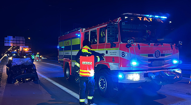 Hromadná srážka ochromila provoz na D5. Zasahovali policisté, hasiči i záchranáři
