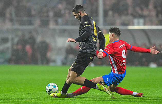 ONLINE: Zbrojovka - Hradec 0:1, osmifinále poháru. Vedení hostů zařídil Elbel