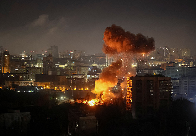 Kyjev čelil masivnímu útoku dronů, stovky jich letěly také na Rusko