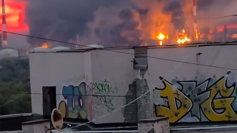 Miliardy pro Putina v plamenech. Ukrajinská superzbraň zasáhla klíčový ropný uzel v Novorossijsku