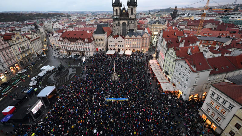 ON-LINE: Národní třídu rozezněla tradiční Modlitba pro Martu. Poprvé ji zazpíval muž