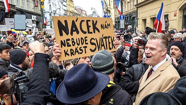 OBRAZEM: Pískot, potlesk a záchodová mísa. Jaký byl letošní 17. listopad