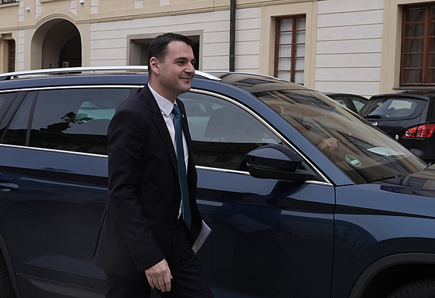 Začala rozhodující bitva o Turka. Šéf Motoristů Macinka jedná na Hradě