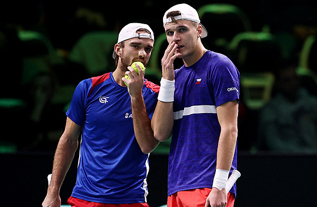 Davis Cup ONLINE: Čtvrtfinále rozhoduje čtyřhra, Macháč a Menšík začali špatně