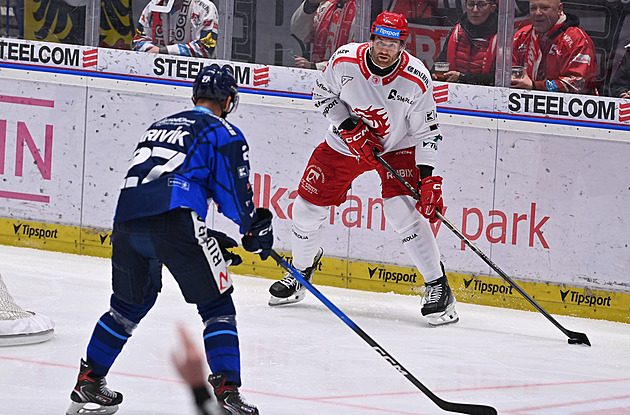 ONLINE: Třinec přišel o náskok, Dynamo vede už o dva góly. Plzeň hraje nerozhodně