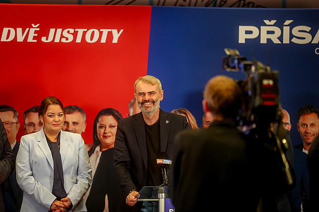 Kontrolnímu úřadu se nelíbí hospodaření Přísahy. Ta povolala právníky a hrozí soudy