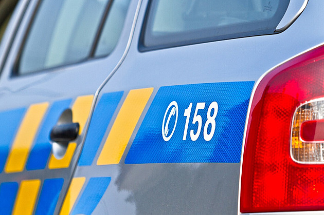 Tři lidé zemřeli při srážce dvou aut u Poličky, další dva jsou v nemocnici