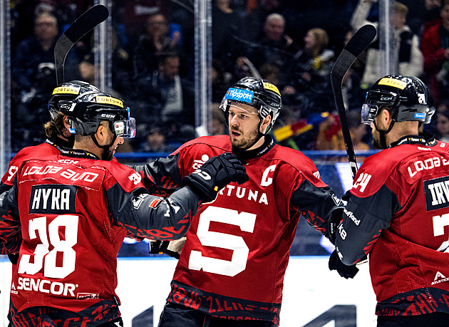 ONLINE: Sparta ničí Kladno, Kometa ztrácí vedení. Třinec srovnává v Litvínově