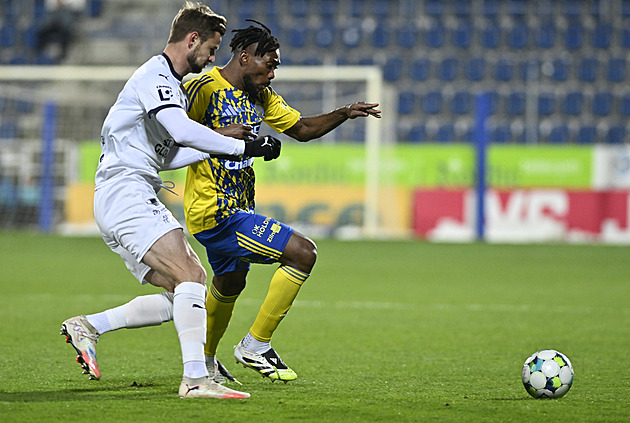 ONLINE: Slovácko - Zlín 2:0, domácí v derby s novým koučem, po Tetourovi skóruje Kim