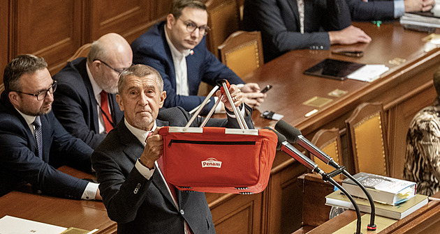 Babiš nepouští nikoho jiného ke slovu. Nikdo se ho nemůže ptát na střet zájmů