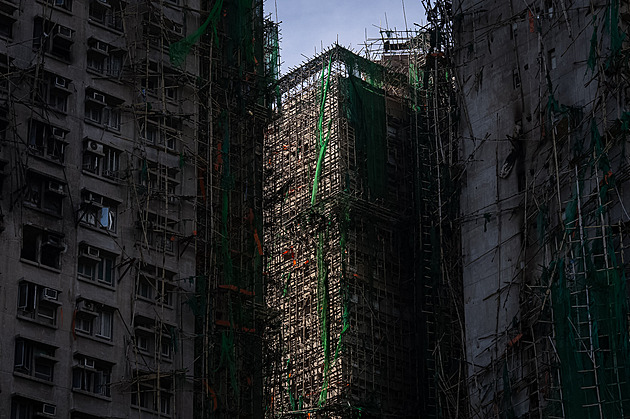 Bilance požáru v Hongkongu čítá 128 mrtvých, úřady ukončily záchranné práce