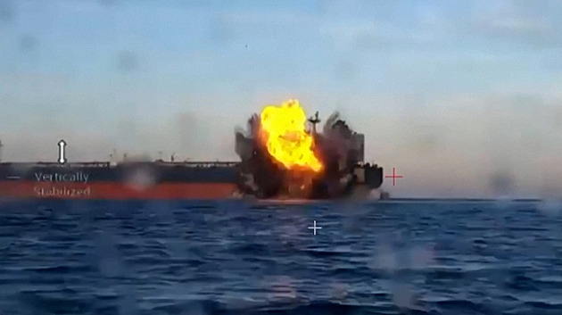VIDEO: Ukrajinci ukázali, jak údajně zasáhli ruské ropné tankery u Turecka