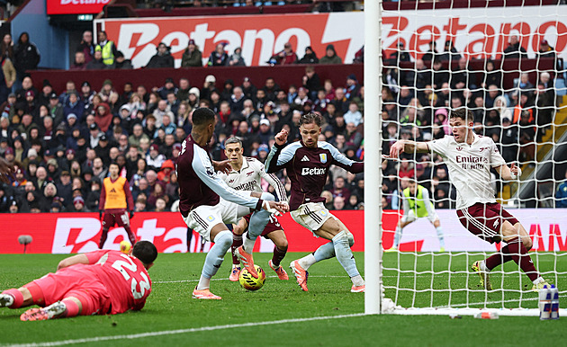 ONLINE: Aston Villa gólem v závěru srazila Arsenal, do akce půjde Chelsea i City