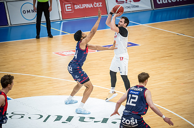 Nymburk potvrdil dominanci, Brno přehrál  o 38 bodů. Slaví také Pardubice a Opava