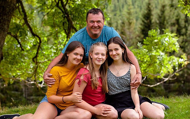 Zákeřná rakovina slinivky se vrátila. Lidé Václavovi přispívají na léčbu v Německu