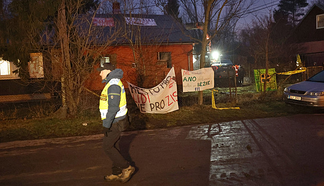 Dům v Bedřišce bourají, aktivisté na něm nebyli. Arogance moci, zní reakce