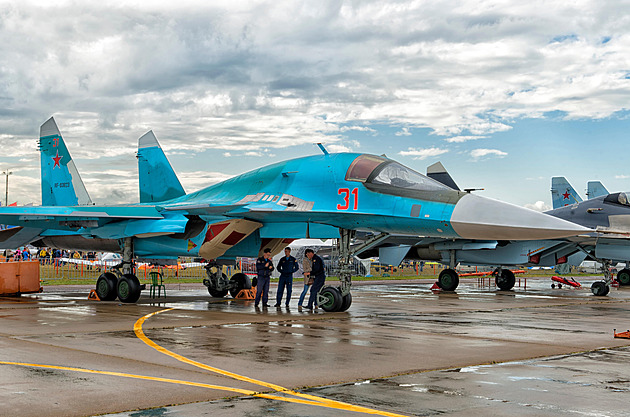 Piloti ruské stíhačky Su-34 se nechtěně katapultovali v hangáru, oba zahynuli