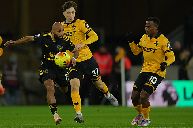 ONLINE: Gól před půlí, Wolves vyrovnávají proti United. V základu nechybí Krejčí