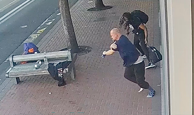 Řekl „negr“? Tak smí být bodnut. Verdikt soudu v USA jako záhada pro Einsteina