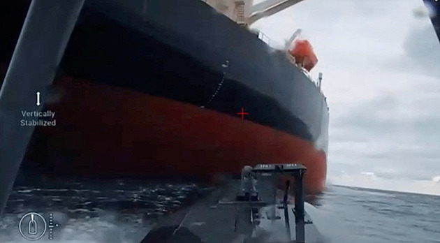 Útok na další tanker ruské stínové flotily: Ukrajinci ukázali zásah na videu