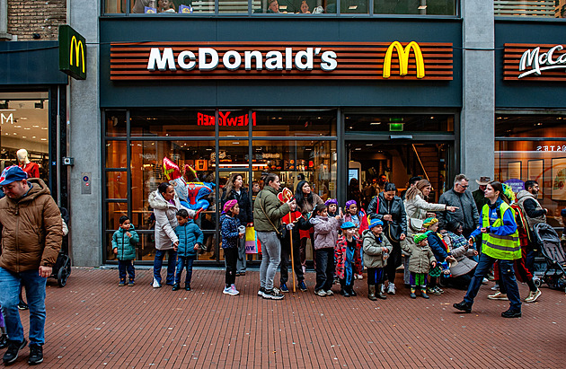 VIDEO: Nejhorší období roku. McDonald’s narazil s netradiční vánoční reklamou