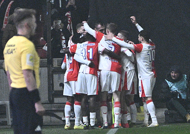 ONLINE: Slavia - Jablonec 2:1, Chorý z penalty vrací domácí zpět do vedení