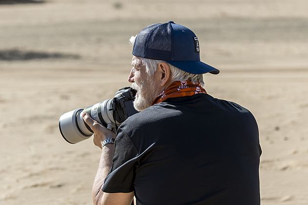 Prezident vyměnil oblek za fotoaparát. Pavlovy snímky motorsportu jsou v aukci