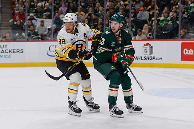 Byl v takovém šoku, až zapomněl výstroj. Jedna z tváří NHL už ale válí za nový tým