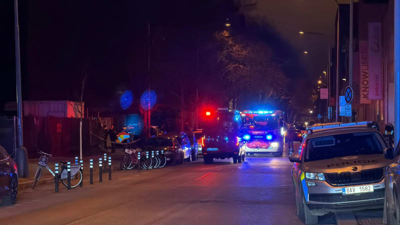 Poplach v Karlíně: Hasiči zasahovali u koncertní haly kvůli úniku plynu 