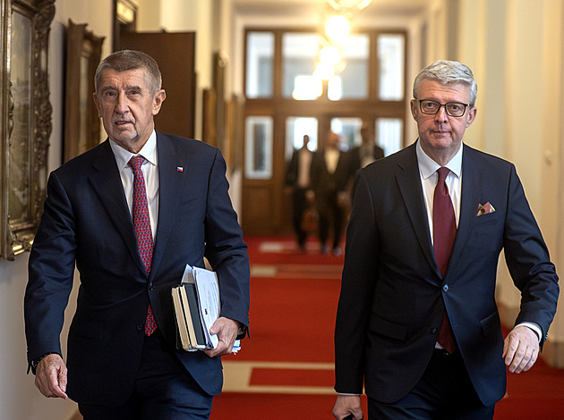 Vláda odmítla migrační pakt i emisní povolenky. Cena elektřiny se od ledna sníží