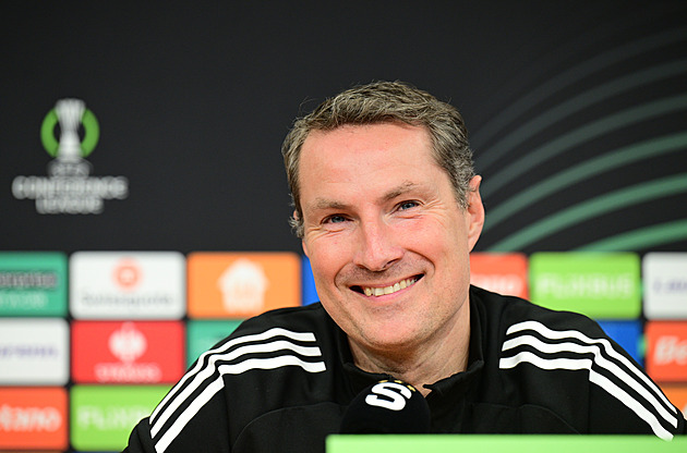 Chceme vyhrát a mít volnější únor, hlásil Priske. Čelil i otázce na námluvy s Rangers