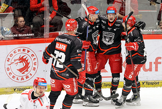 Ještě teď mám husinu. Marha v extraligové premiére začal na trestné, pak slavil gól