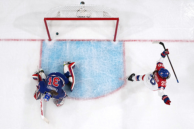 ONLINE: Česko - USA 1:4. Hokejistky mají šance, favoritky ale znovu odskakují