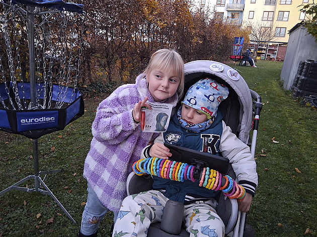 Roky bolestí, bezradní lékaři. Půl milionu Čechů trápí vzácné nemoci, často trpí i děti