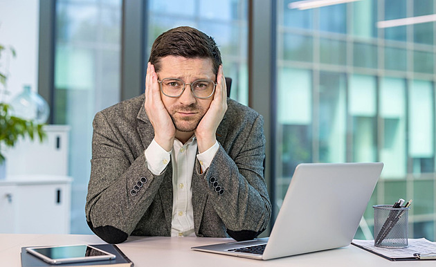 Průvodce novodobým otroctvím: Proč pracujeme víc, než je zdrávo