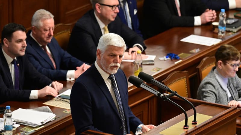 Pavel ve Sněmovně: Nemůžeme jen doufat v mír, obranné výdaje musí růst. Zastal se neziskovek