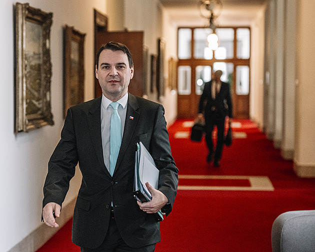 Senátoři projednají pomoc Čechům na Blízkém východě. Zúčastní se i Macinka