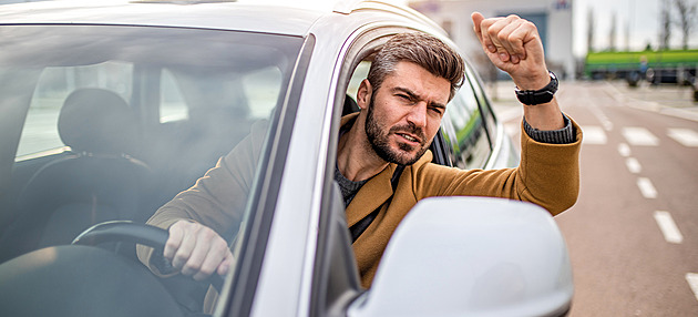 Autozápisník: 6 000 Kč za litr benzinu v F1 a motorista ho chtěl zdražit všem