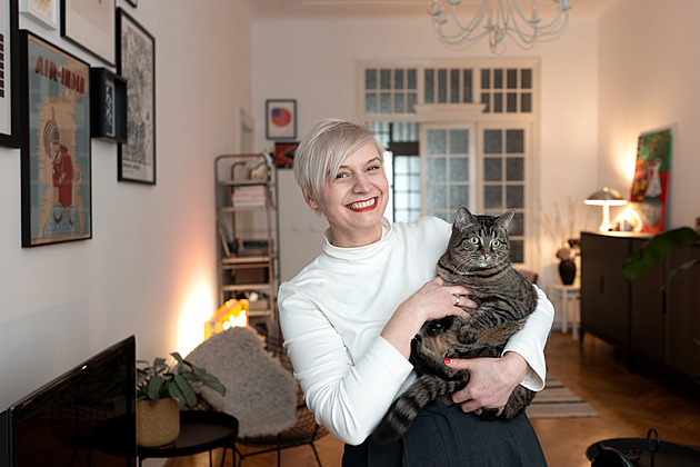 V bytě na Janáčkově nábřeží se snoubí retro a IKEA. Je zde jen jeden problém