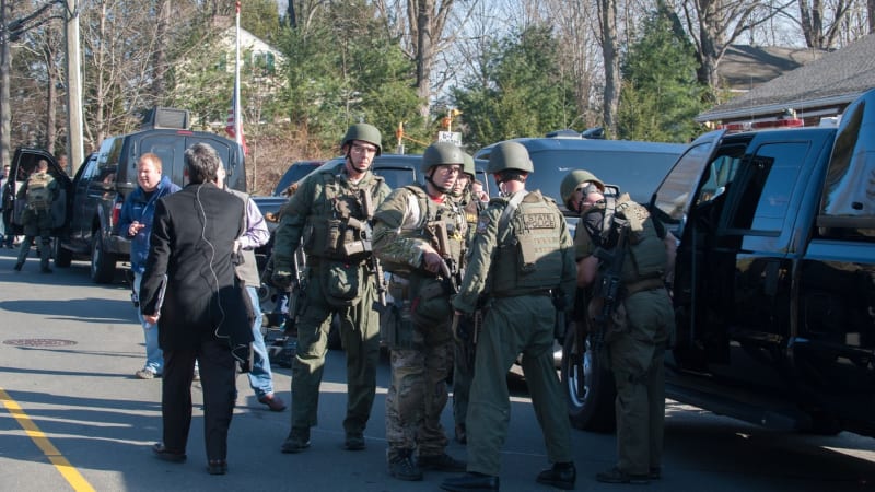 Střelce z univerzity v Norfolku zneškodnili studenti. Útočník dříve tíhnul k Islámskému státu