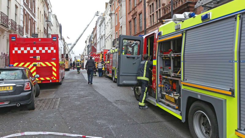 Při požáru bytu v Londýně zemřel mladý fotbalista. Byl naším srdcem a duší, smutní místní