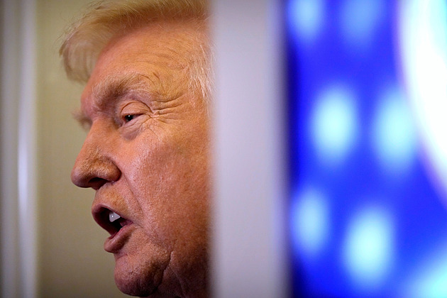 Otevřete Hormuzský průliv, jinak zničíme elektrárny, zuří Trump. Írán hrozí blokádou