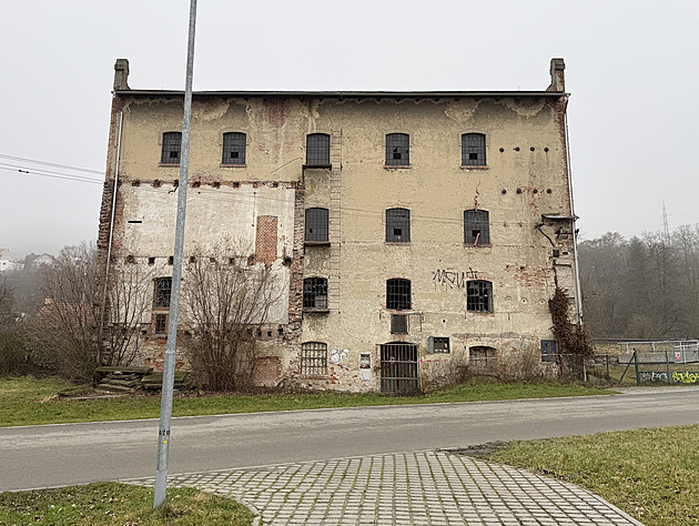 Střechou prší, statika je narušená. Mlýn chátrá kvůli stále nedořešené restituci